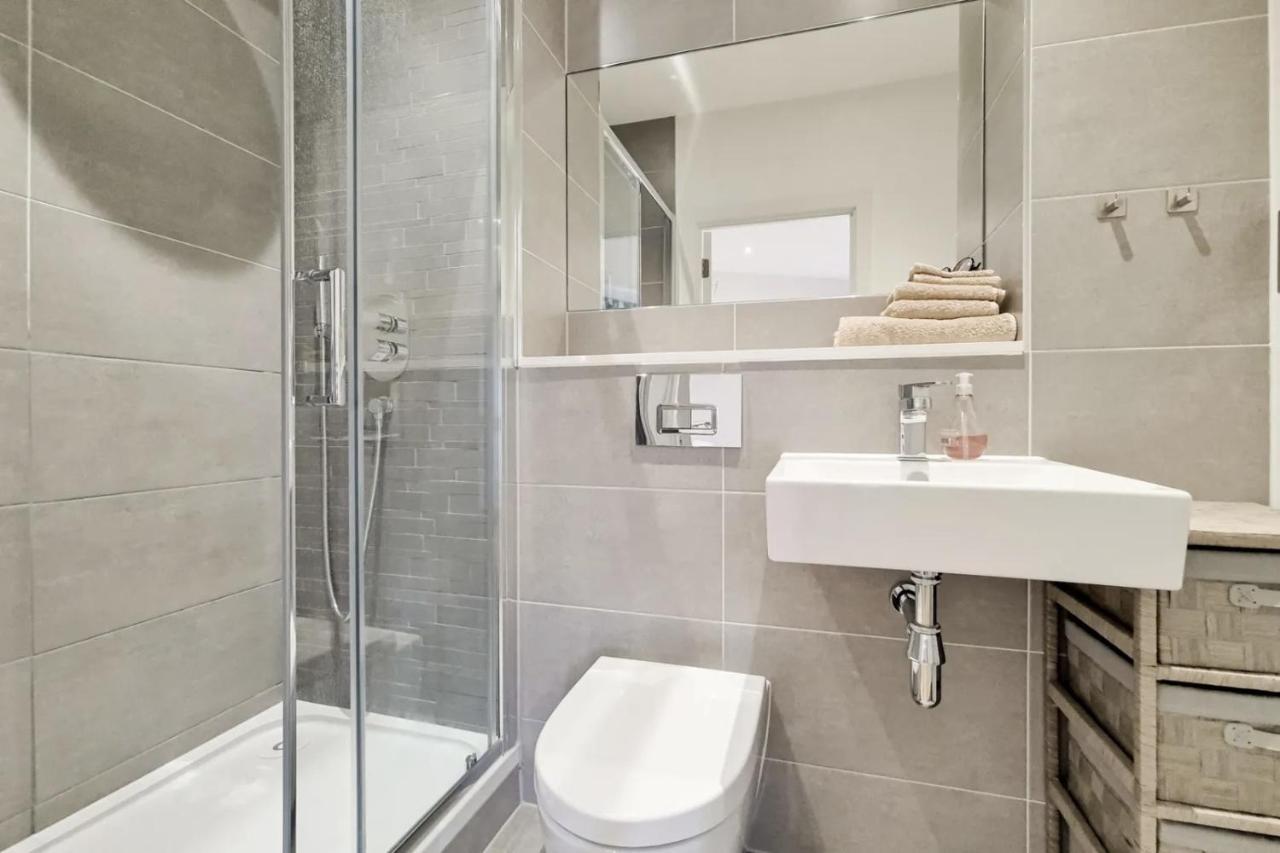 Luxury 2 Bed 2 Bath With Balcony New Build Apartment *South Central London* Экстерьер фото