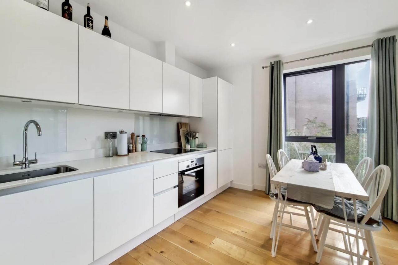 Luxury 2 Bed 2 Bath With Balcony New Build Apartment *South Central London* Экстерьер фото